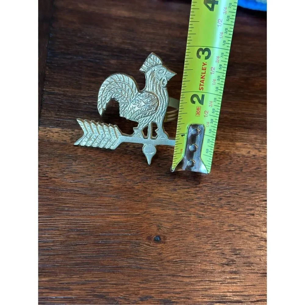 Set of 4 vintage brass rooster and Chicken napkin rings with napkins